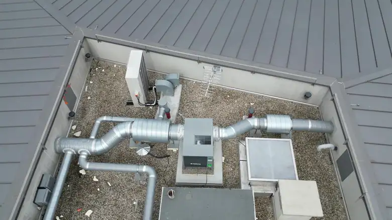 La toiture vue du drone — Carrefour City à Bordeaux
