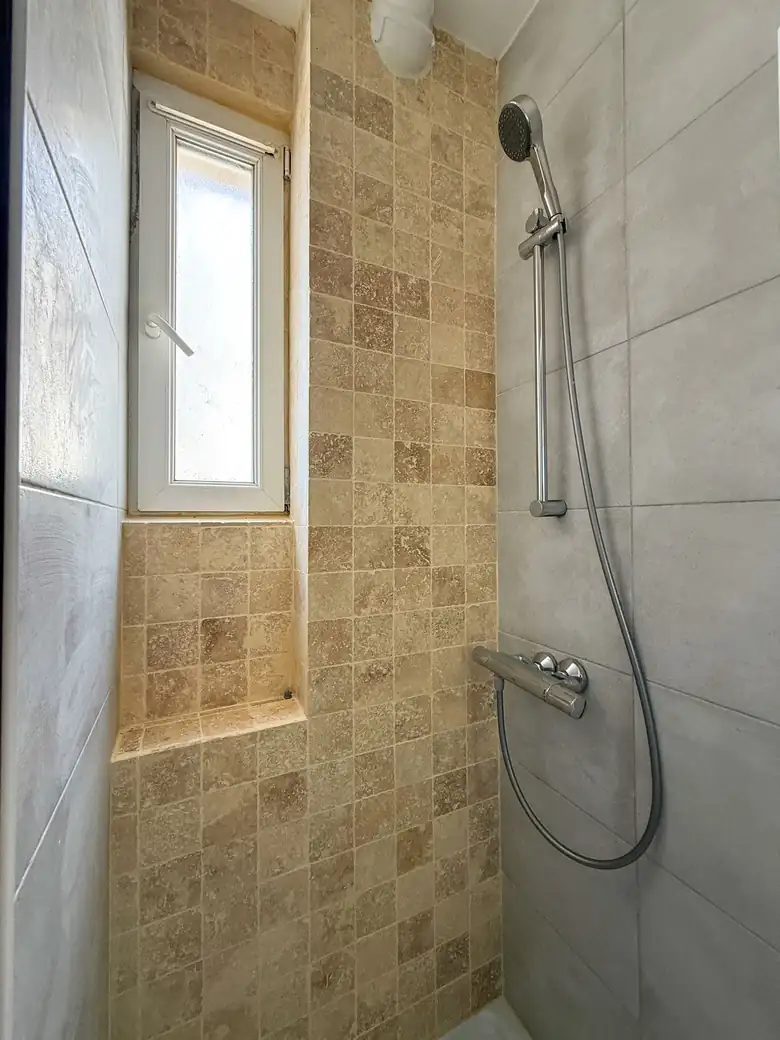La douche — Appartement T1 de 23m² à Alfortville