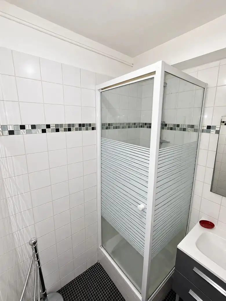 La salle d’eau — Lot de 4 studios de 107m² à Châteauroux