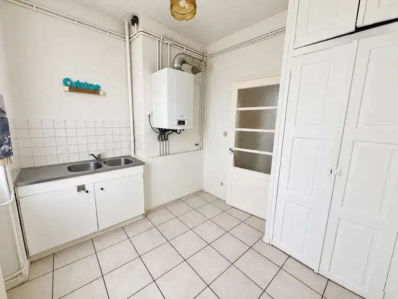 La cuisine — Immeuble de rapport de 206m² composé de 8 lots à Châteauroux