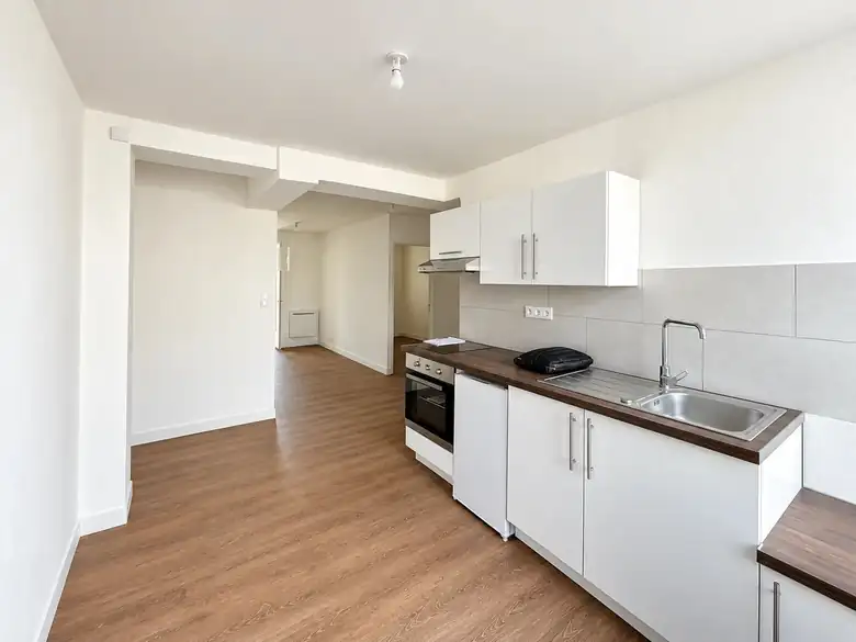 La cuisine ouverte d’un T2 — Immeuble de rapport de 209m² composé de 10 lots dont 7 studios et 3 T2 à Saint-Pol-sur-Mer