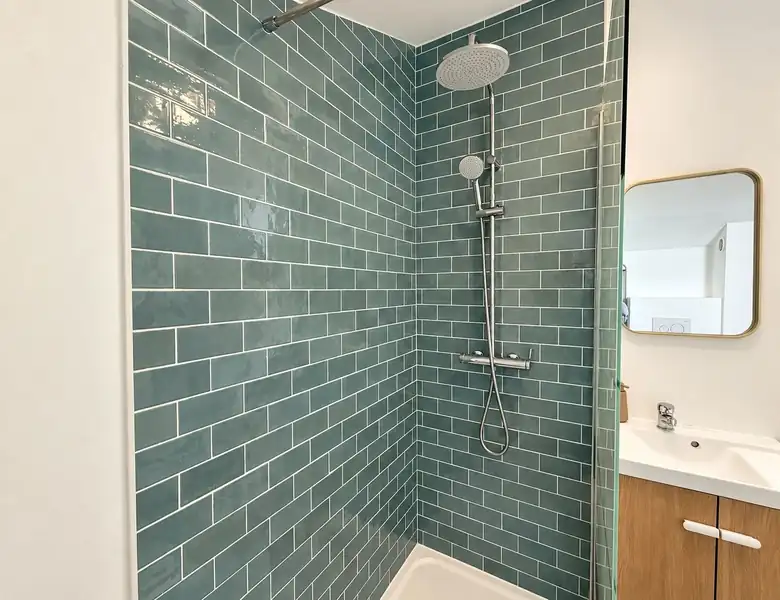 La douche carrelée — Lot d’appartements de 59m² à Dunkerque