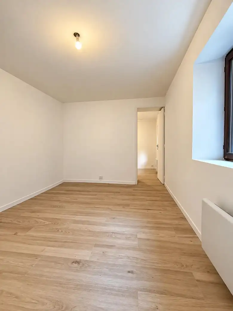 Une chambre, sol et peintures refaits — Immeuble de rapport de 130m² composé de 4 lots à Juziers