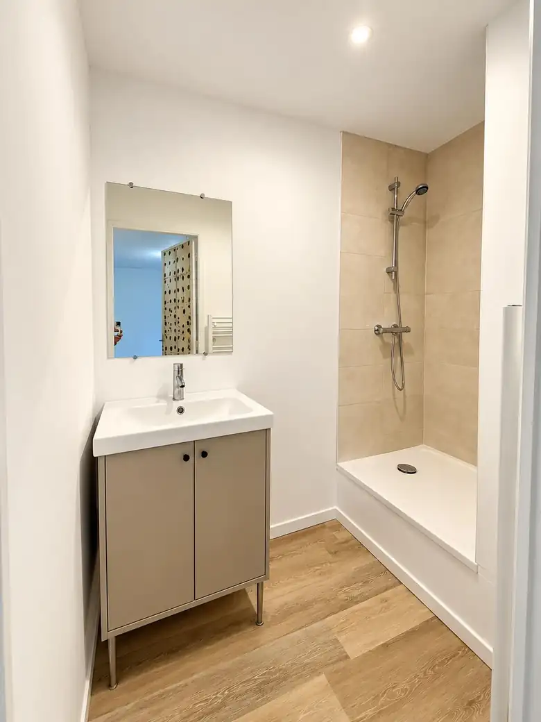 La salle d’eau — Immeuble de rapport de 130m² composé de 4 lots à Juziers