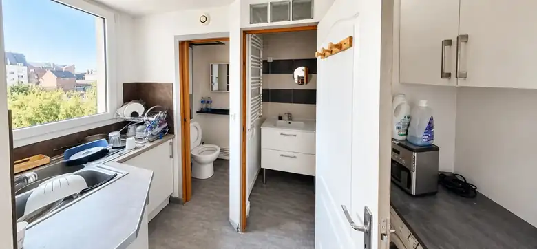 La cuisine, les WC et la salle d’eau — Lot de 3 appartements et de 2 garages pour une surface totale de 118m² à Le Havre