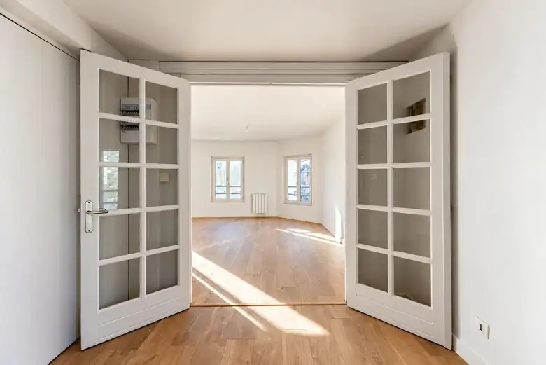 Vue depuis les portes vitrées — Immeuble de 192m² composé de 4 appartements à Le Petit-Quevilly