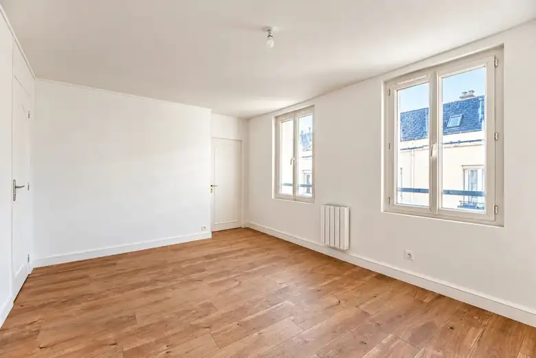 Une chambre lumineuse sur les toits — Immeuble de 192m² composé de 4 appartements à Le Petit-Quevilly