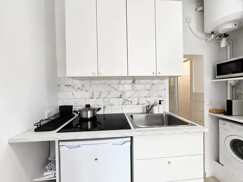 La cuisine équipée — Studio de 11m² situé dans le quartier du Centre à Maisons-Alfort
