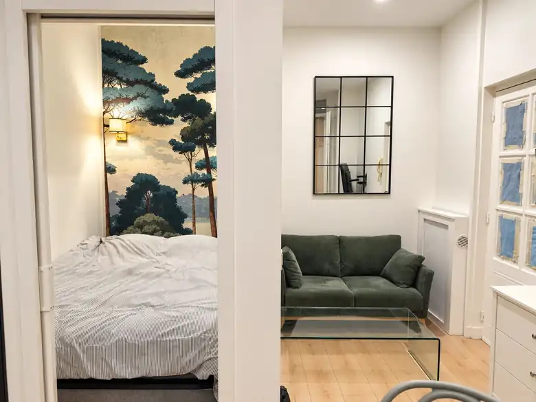 La chambre, ouverte sur le séjour — Projet accompagné par myVesta à Paris