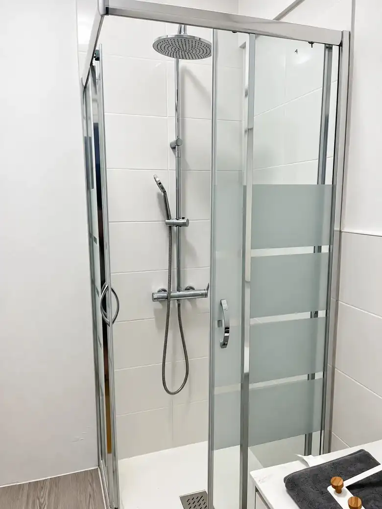 La douche à l’italienne — Immeuble de rapport de 168m² composé de 3 T3 à Poitiers