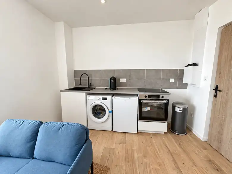 La cuisine du studio — Lot d’appartements de 46m² : un studio et un T1 à Saint-Étienne