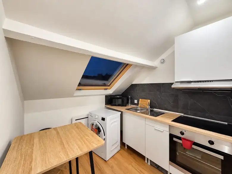 La cuisine équipée sous velux — Lot d’appartements de 105m² à Saint-Pol-sur-Mer
