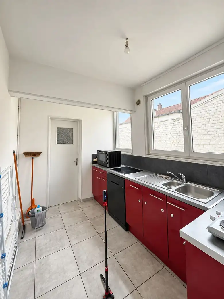 La cuisine équipée — Immeuble de rapport de 143m² composé de 2 appartements à Saint-Pol-sur-Mer