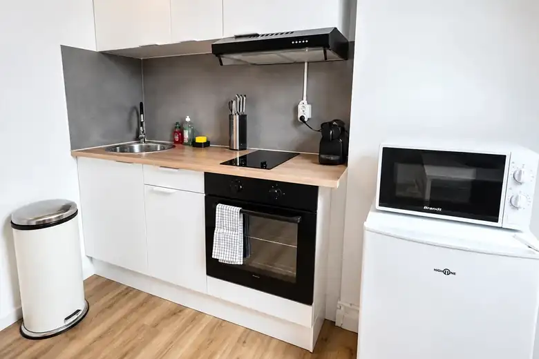 Le studio vu depuis la cuisine — Immeuble de rapport de 129m² composé de 2 T3 et d’un studio à Saint-Pol-sur-Mer